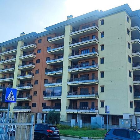 Love Home Apartament Near The Airport 菲乌米奇诺 外观 照片